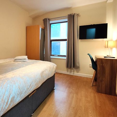 Liverpool City Centre Private Rooms Including Smart Tvs - With Shared Bathroom Exterior foto