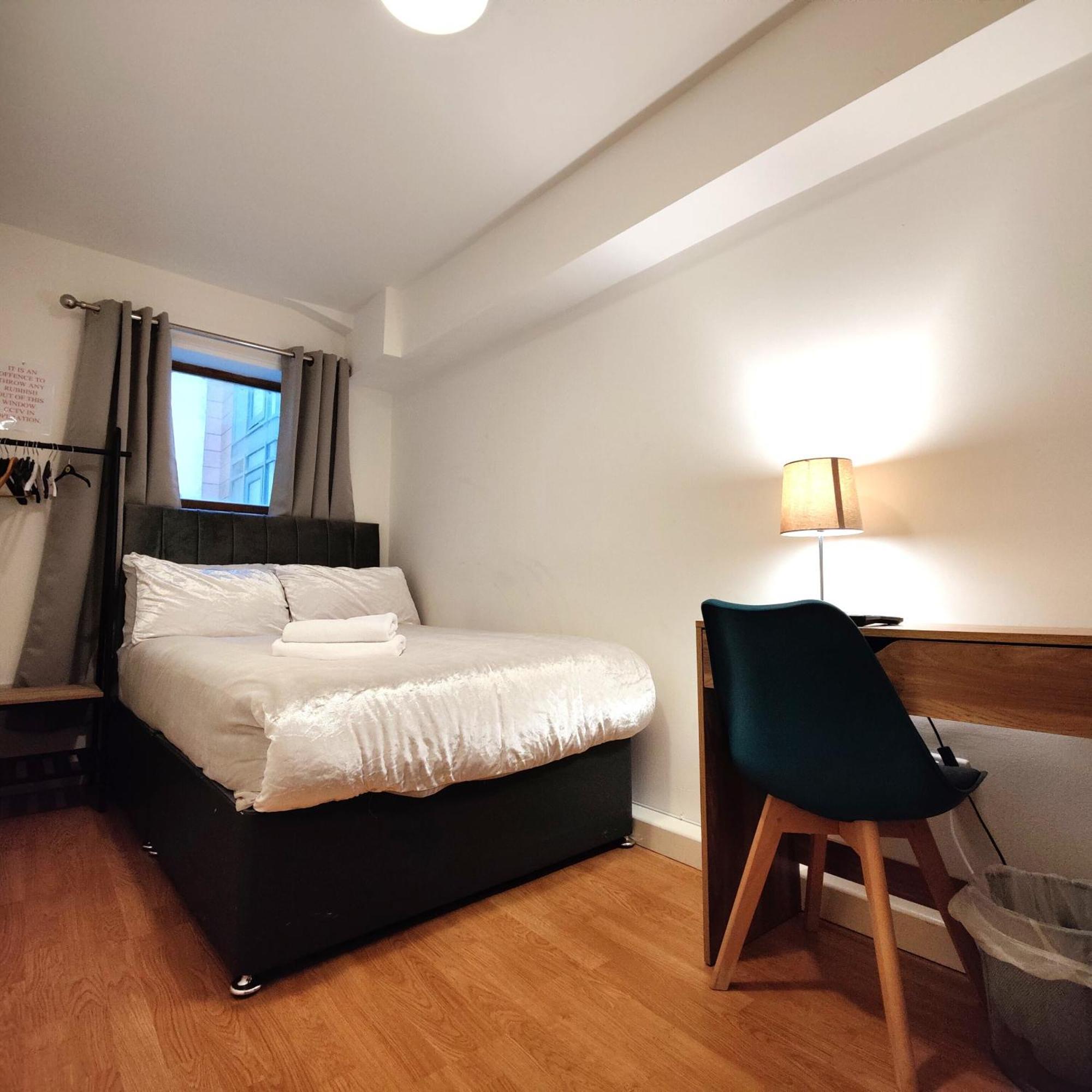 Liverpool City Centre Private Rooms Including Smart Tvs - With Shared Bathroom Exterior foto